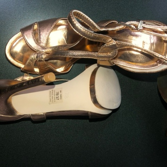 PRICE DROP❣️BCBG - Women's Heels - Picture 2 of 2